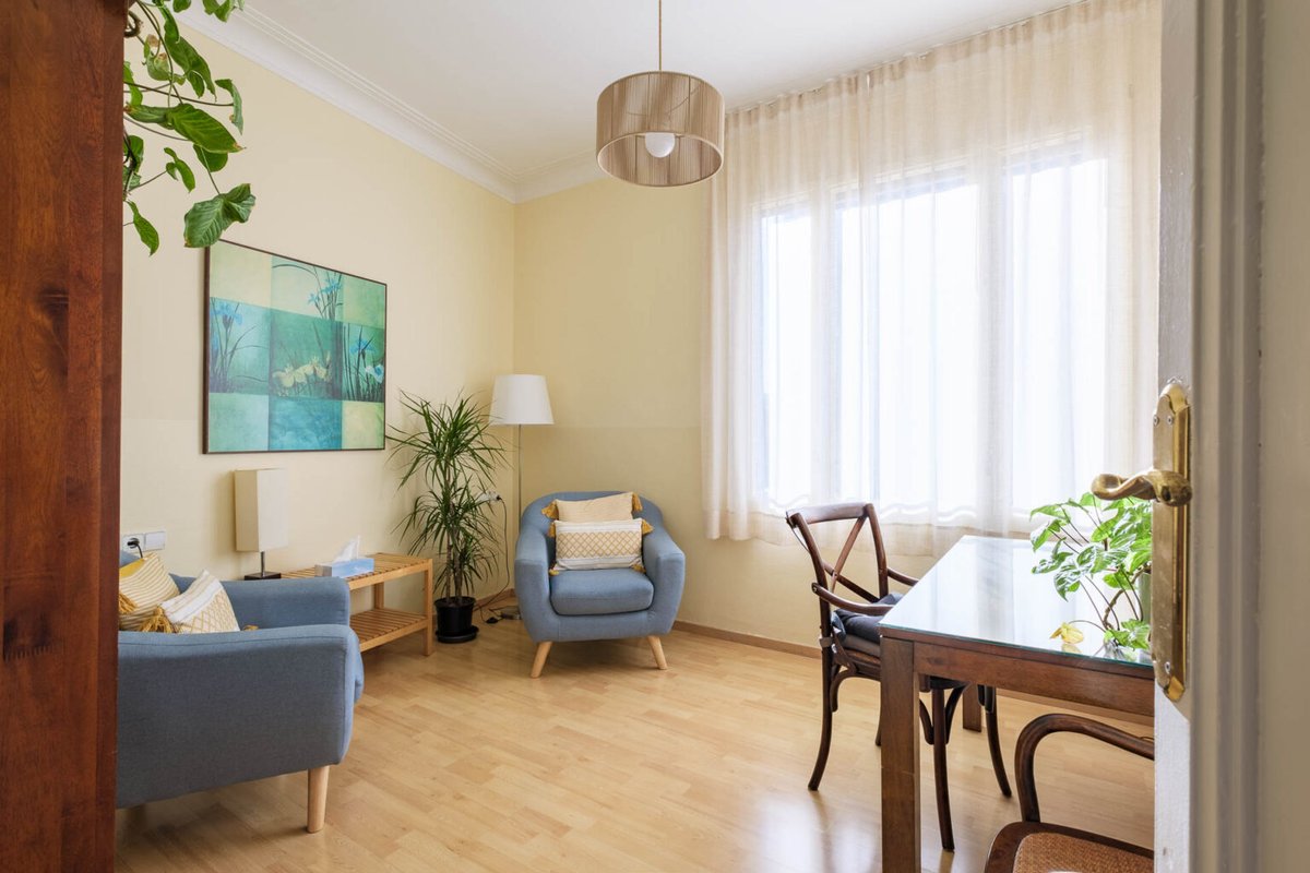 Dr Daniel Martínez-Uribe psychiatric consulting room in Barcelona